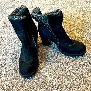 Mossino Supply Co. size 11. Faux wool lined black healed booties.